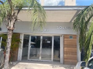 Local en renta, sobre Av. Huayacan 200m2